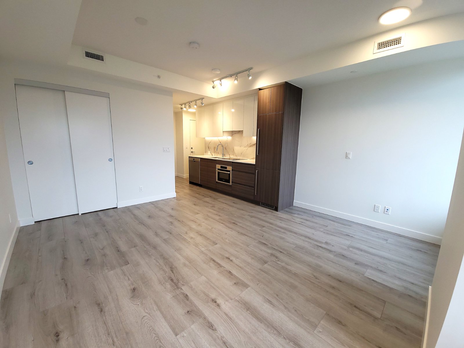 Studio Apartment for Rent - 10626 City Pkwy, Surrey, BC 5