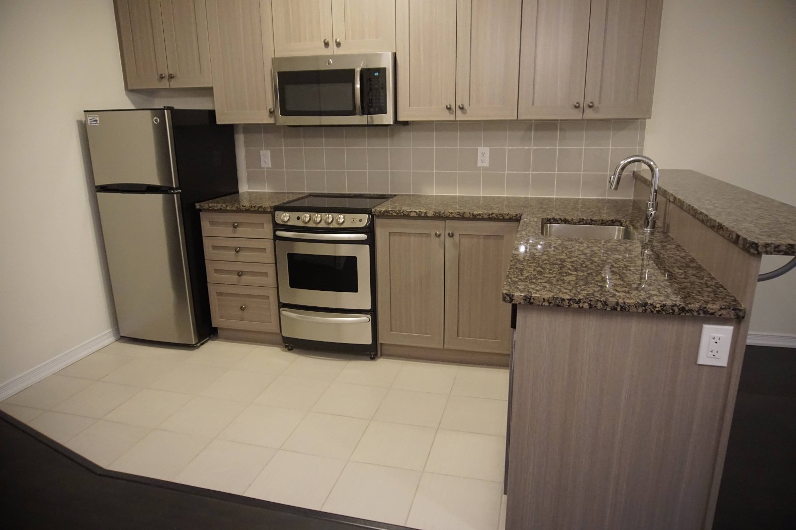 2 Bedroom Townhouse for Rent - 17 Coneflower Cres, York, ON 4