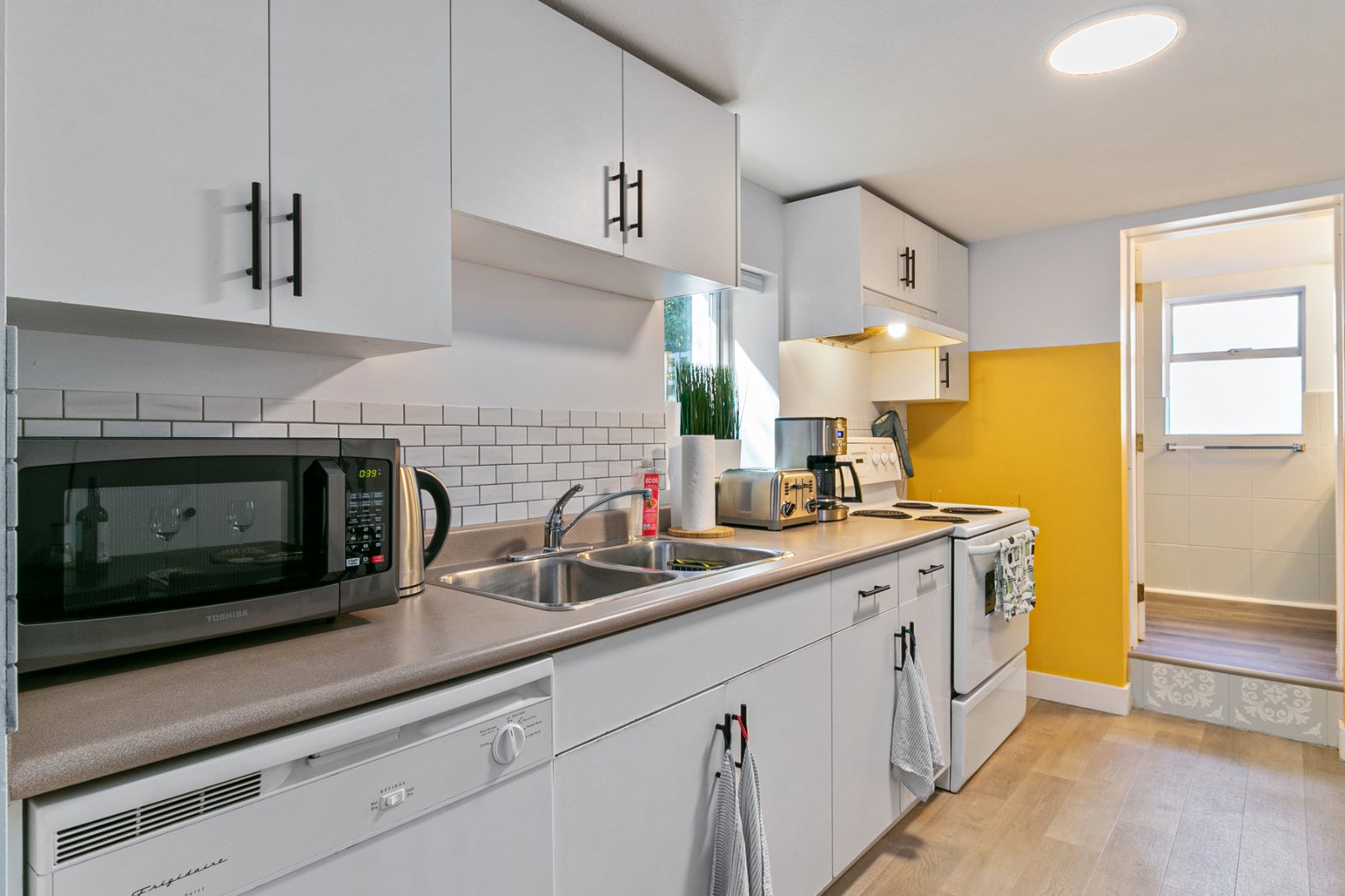 2 Bedroom Apartment for Rent - 1982 E 12th Ave, Vancouver, BC 4