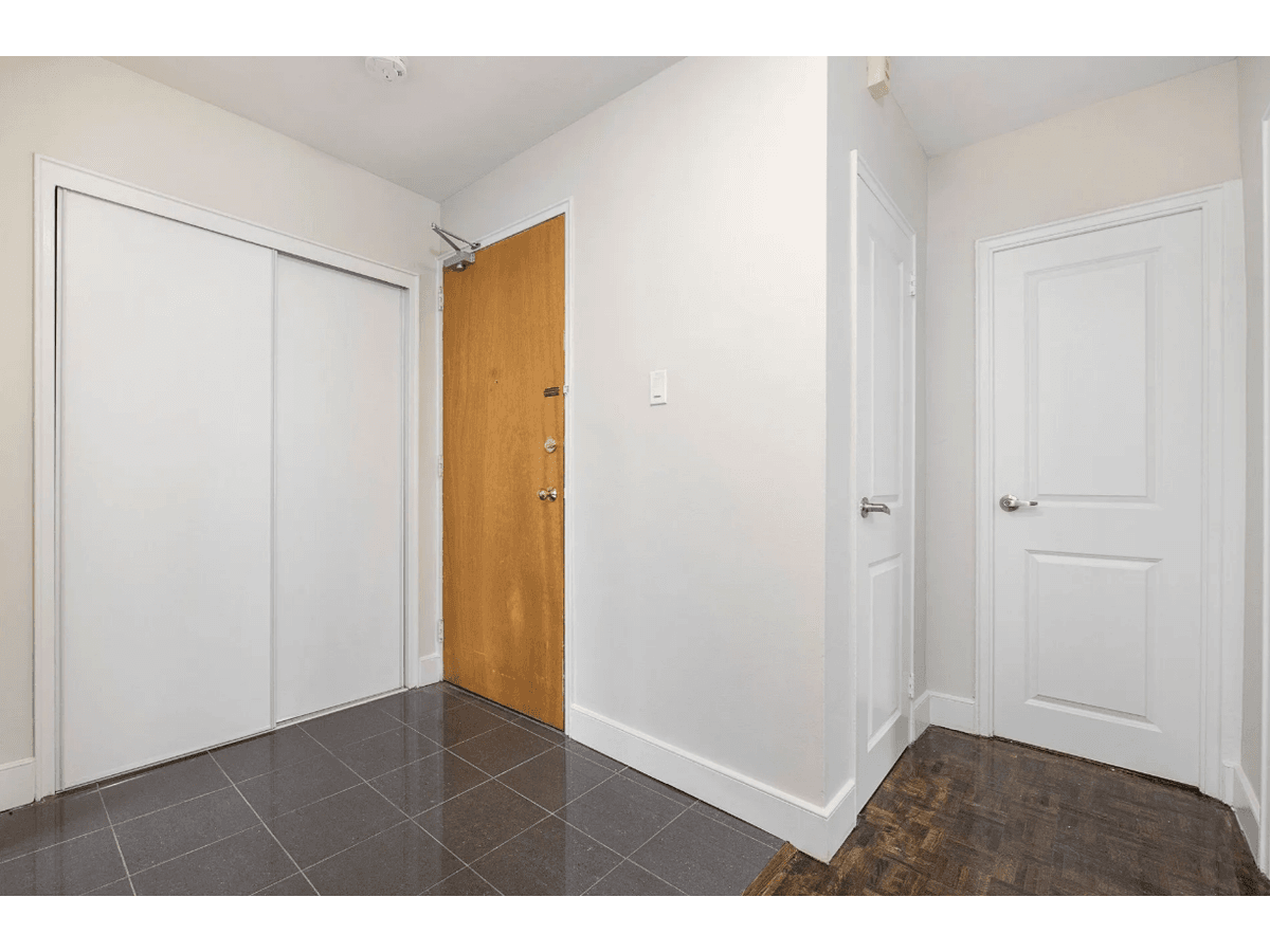 3 Bedroom Apartment for Rent - 200 Ridley Boulevard, Toronto, ON 5