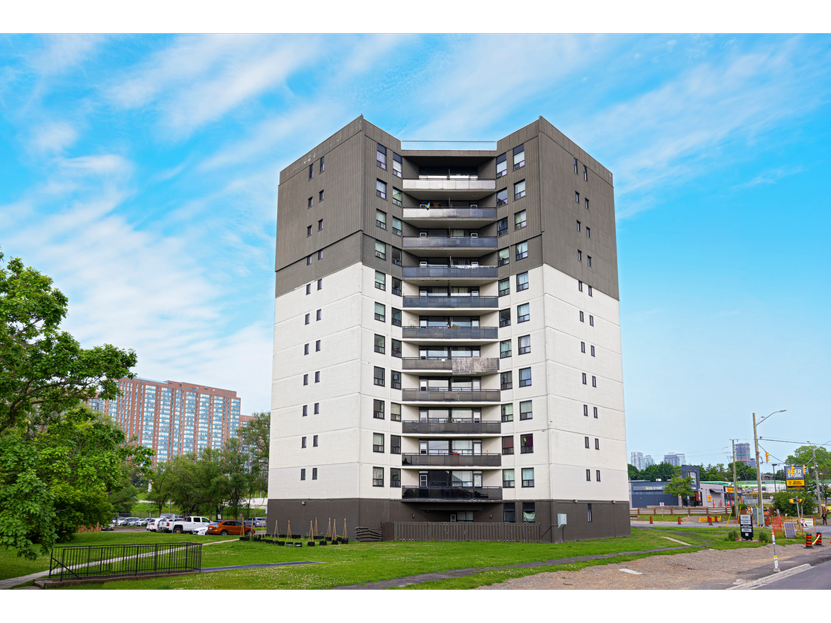 2 Bedroom Apartment for Rent - 3122 Hurontario St, Mississauga, ON