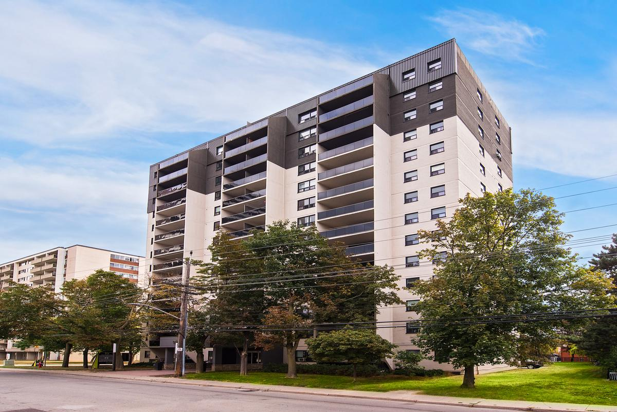 3 Bedroom Apartment for Rent - 55 Park St. E, Mississauga, ON 2