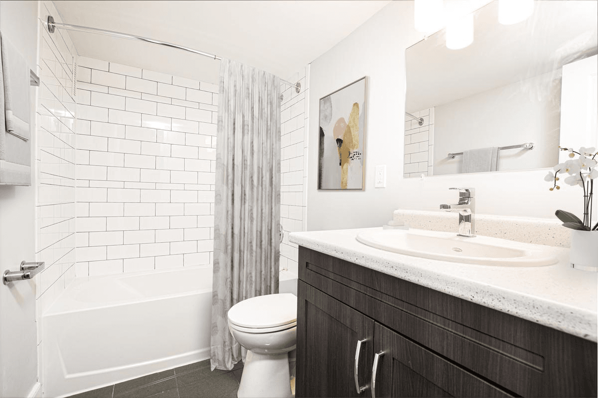 3 Bedroom Apartment for Rent - 55 Park St. E, Mississauga, ON 4