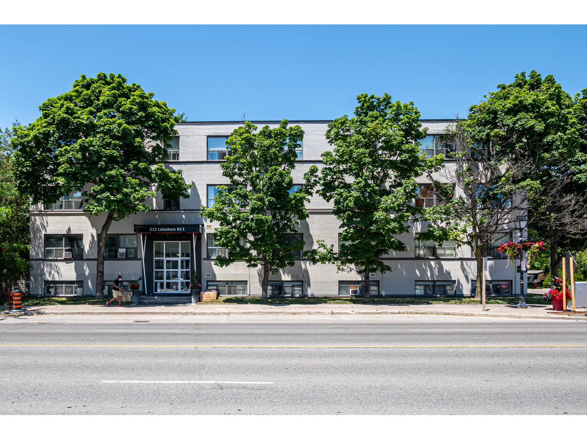 Studio Apartment for Rent - 212 Lakeshore Road East, Mississauga, ON