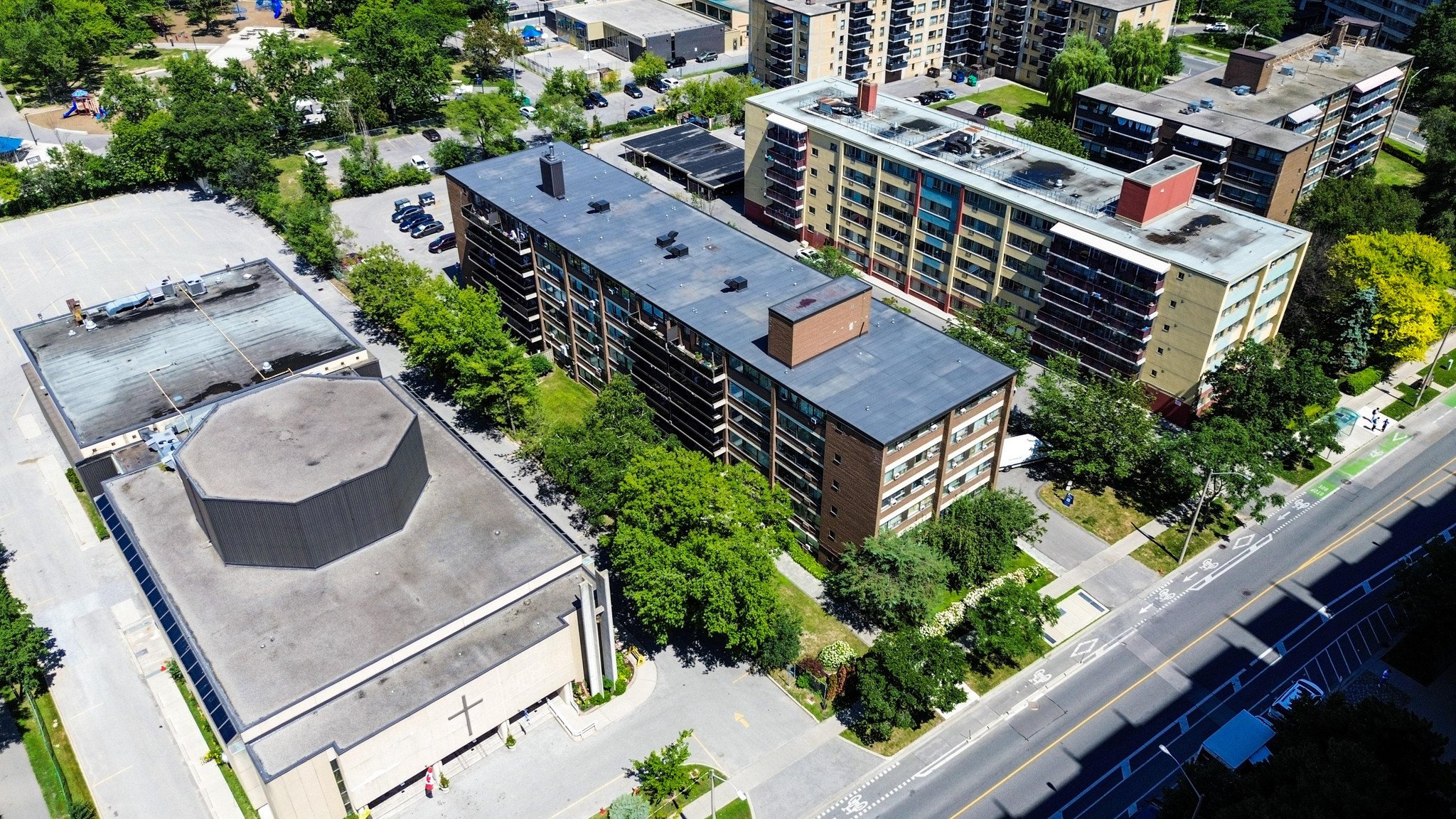 2 Bedroom Apartment for Rent - 36 Thorncliffe Park Drive, East York, ON 3
