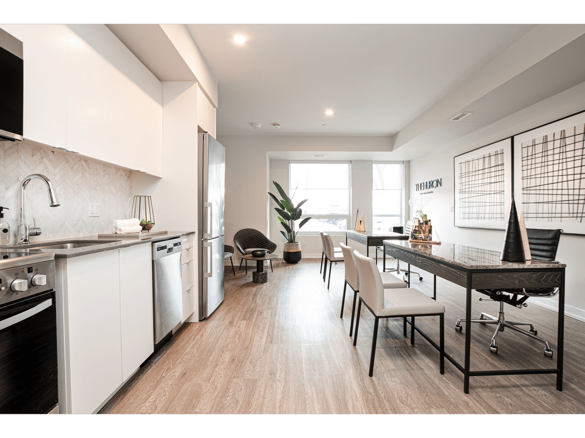 2 Bedroom Apartment for Rent - 2475 Hurontario Street, Mississauga, ON 3