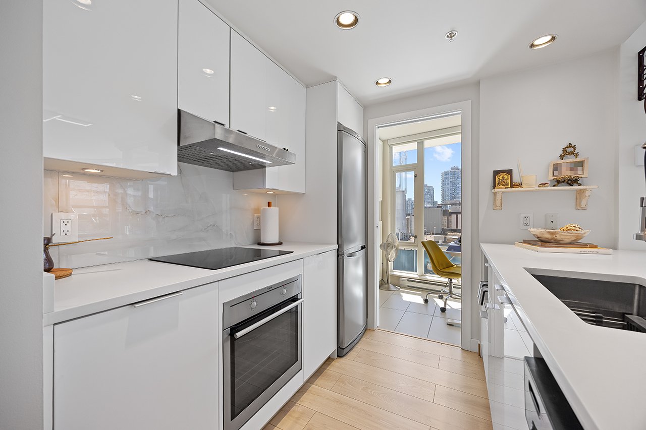 2 Bedroom Apartment for Rent - 161 W Georgia St, Vancouver, BC 3