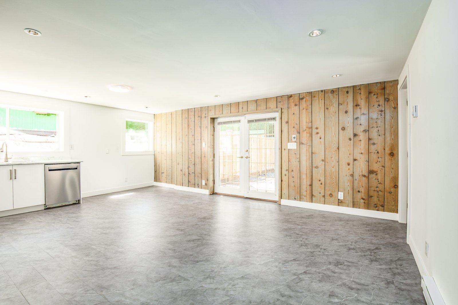 2 Bedroom Garden Suite for Rent - 6090 Collingwood Pl, Vancouver, BC 3