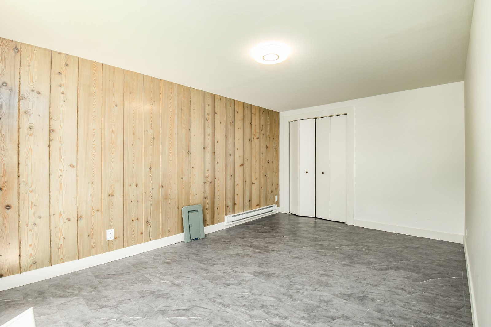 2 Bedroom Garden Suite for Rent - 6090 Collingwood Pl, Vancouver, BC 5