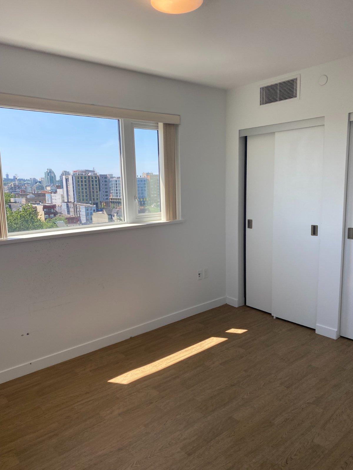 2 Bedroom Apartment for Rent - 124 Dunlevy Ave, Vancouver, BC 2