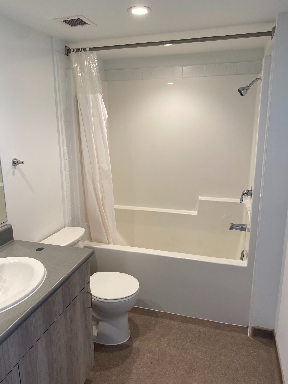 2 Bedroom Apartment for Rent - 124 Dunlevy Ave, Vancouver, BC 4
