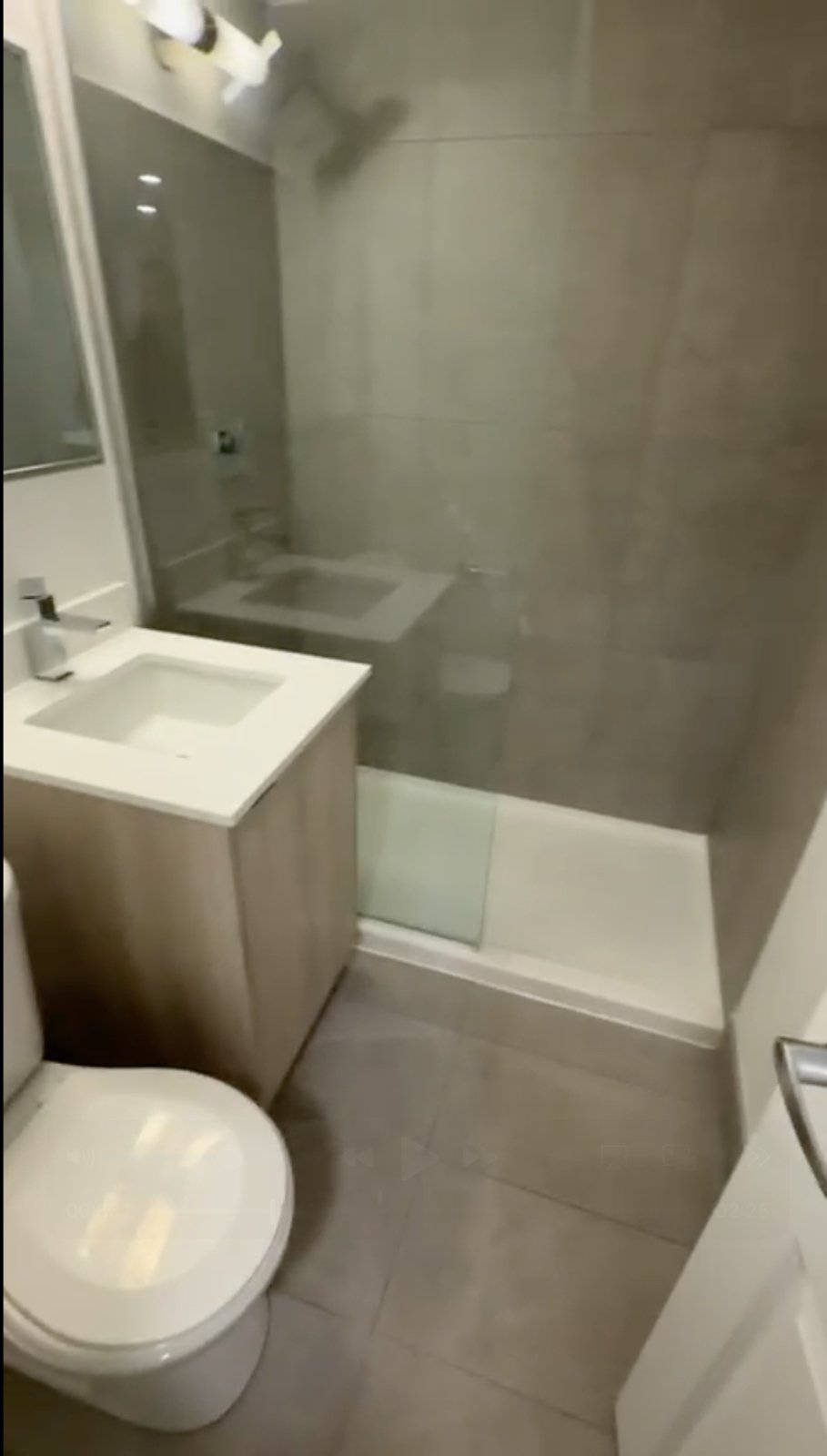 Studio Apartment for Rent - 75 Broadway Ave, Toronto, ON 2