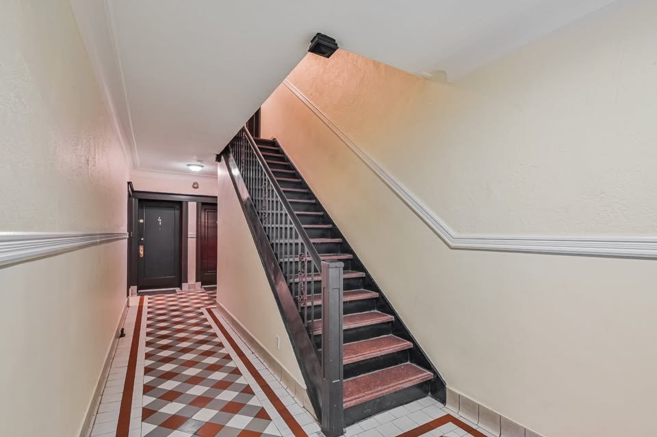 3 Bedroom Apartment for Rent - 4266 Avenue Old Orchard, Montréal, QC 5