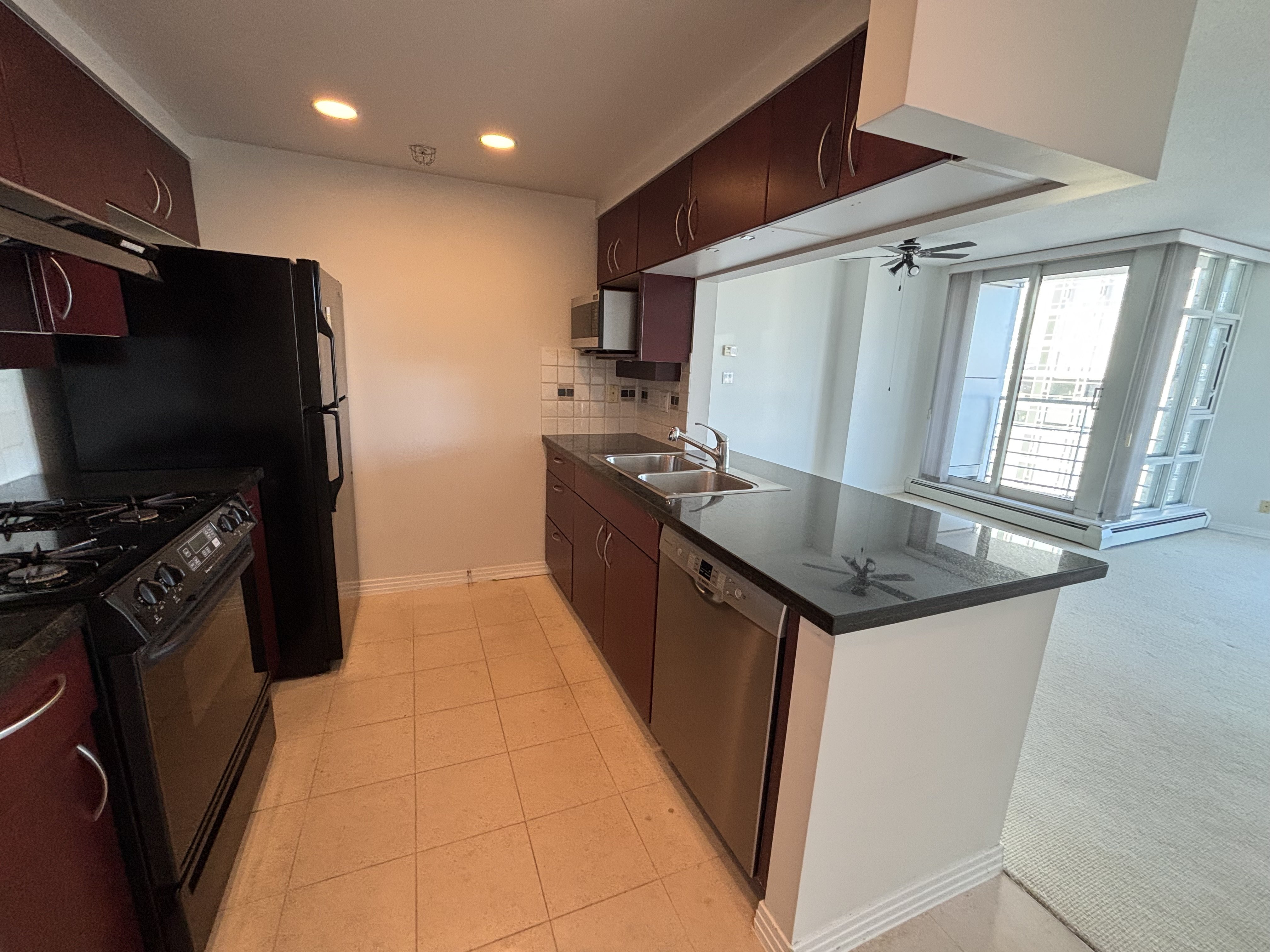2 Bedroom Apartment for Rent - 1199 Marinaside Cres, Vancouver, BC 3