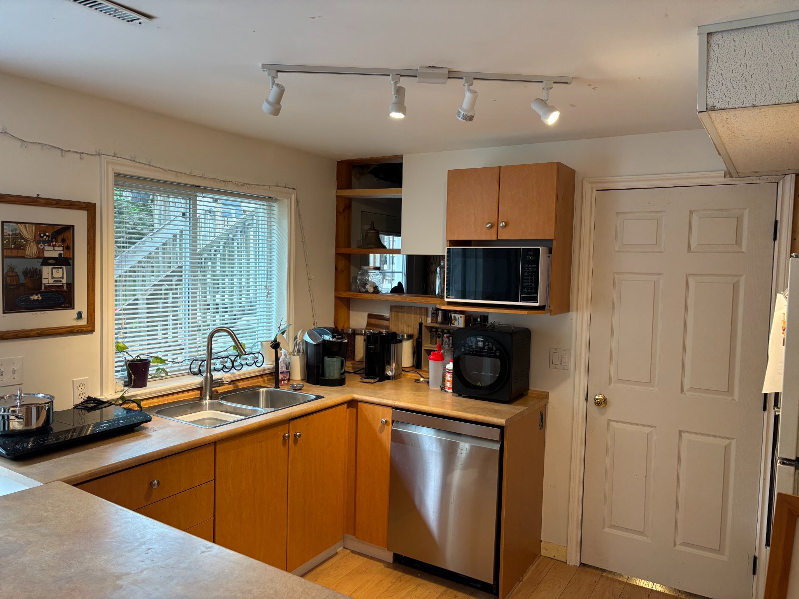 Room in House for Rent - Bates Rd, Delta, BC 3