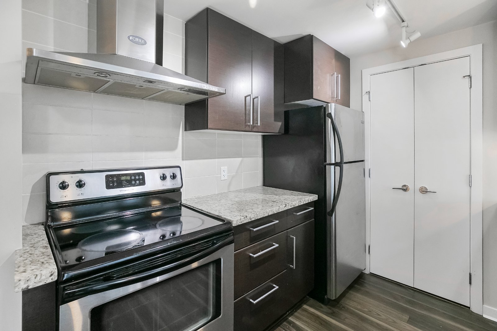 2 Bedroom Apartment for Rent - 188 Keefer Pl, Vancouver, BC 4