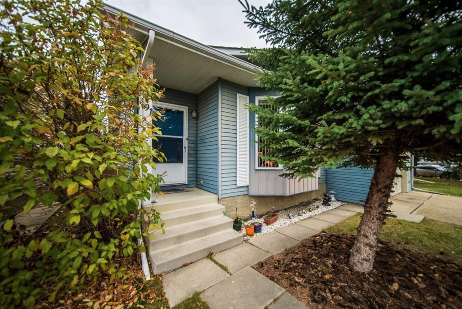 4 Bedroom House for Rent - 91 Riverbrook Way SE, Calgary, AB 2