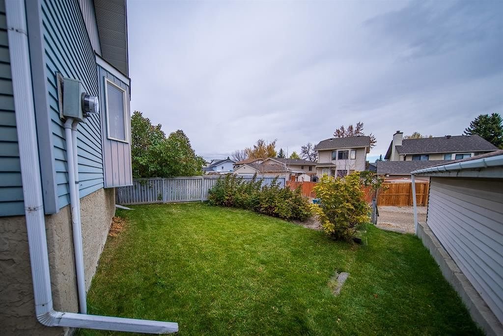 4 Bedroom House for Rent - 91 Riverbrook Way SE, Calgary, AB 4