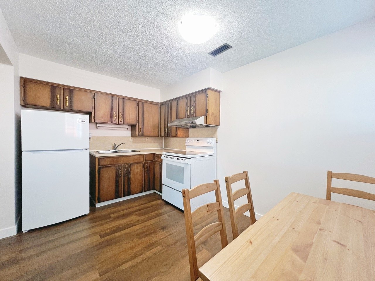 3 Bedroom Garden Suite for Rent - Joyce St, Vancouver, BC 3