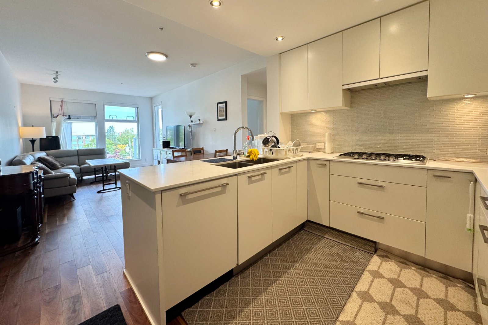 2 Bedroom Apartment for Rent - 4867 Cambie St, Vancouver, BC 4