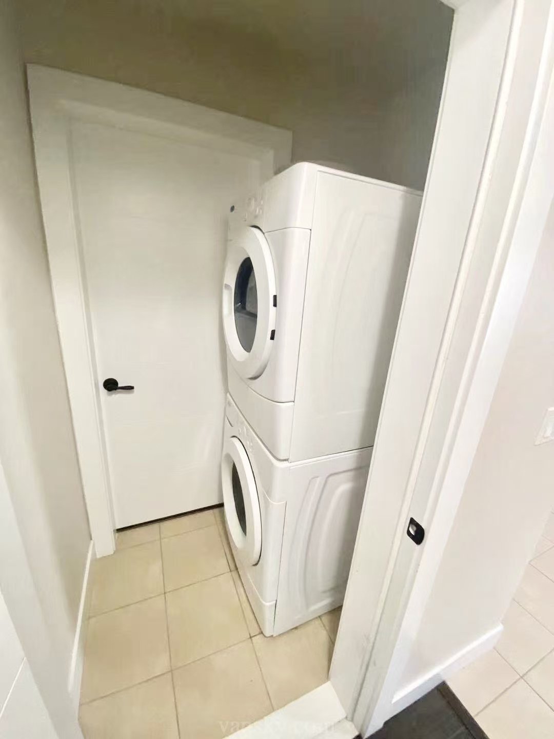 2 Bedroom Basement Suite for Rent - E 63rd Ave, Vancouver, BC 4