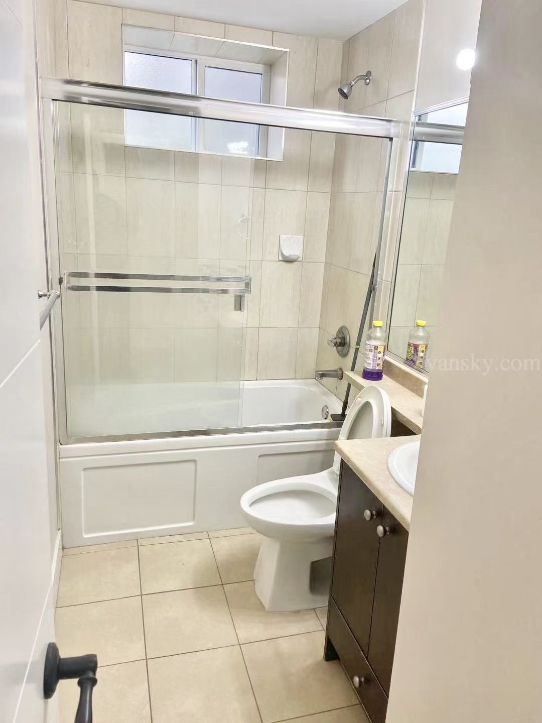 2 Bedroom Basement Suite for Rent - E 63rd Ave, Vancouver, BC 5