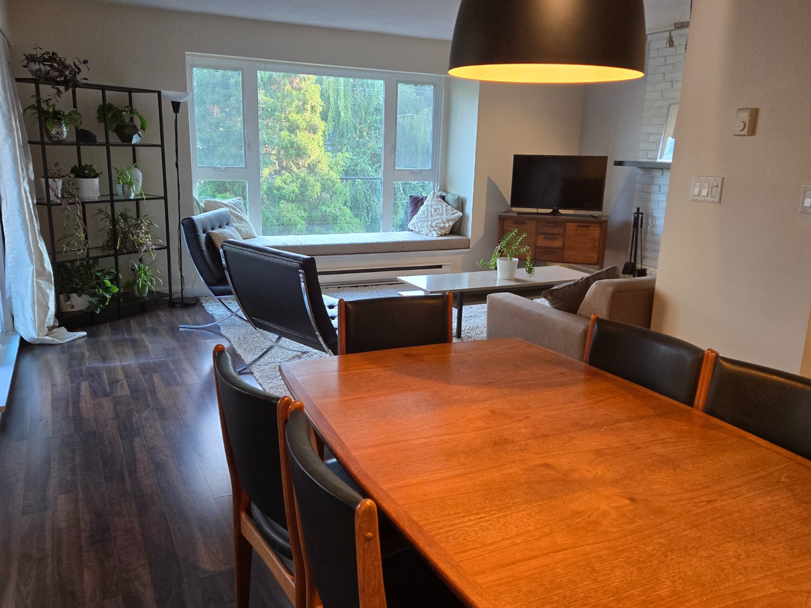 2 Bedroom Apartment for Rent - 1035 11th Ave W, Vancouver, BC 3