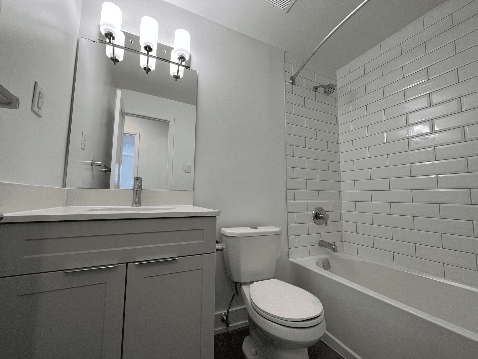2 Bedroom Apartment for Rent - 121 Dudhope Avenue,127 Dudhope Avenue, Cambridge, ON 4