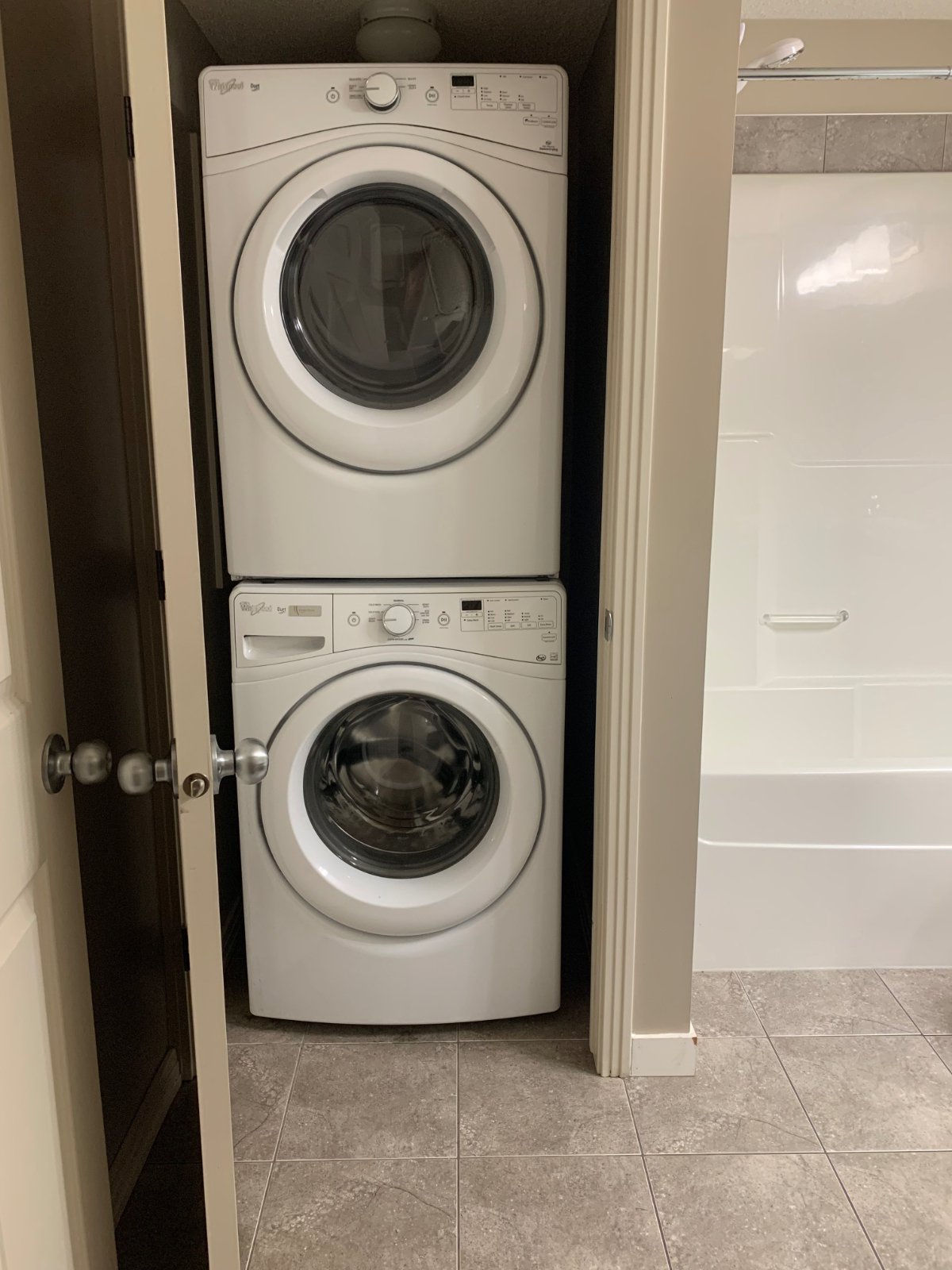 2 Bedroom Private Suite for Rent - 5628 7 Ave SW, Edmonton, AB 2