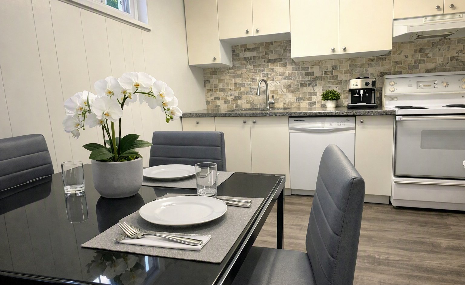 2 Bedroom Apartment for Rent - Baleberry Cres, Etobicoke, ON 2