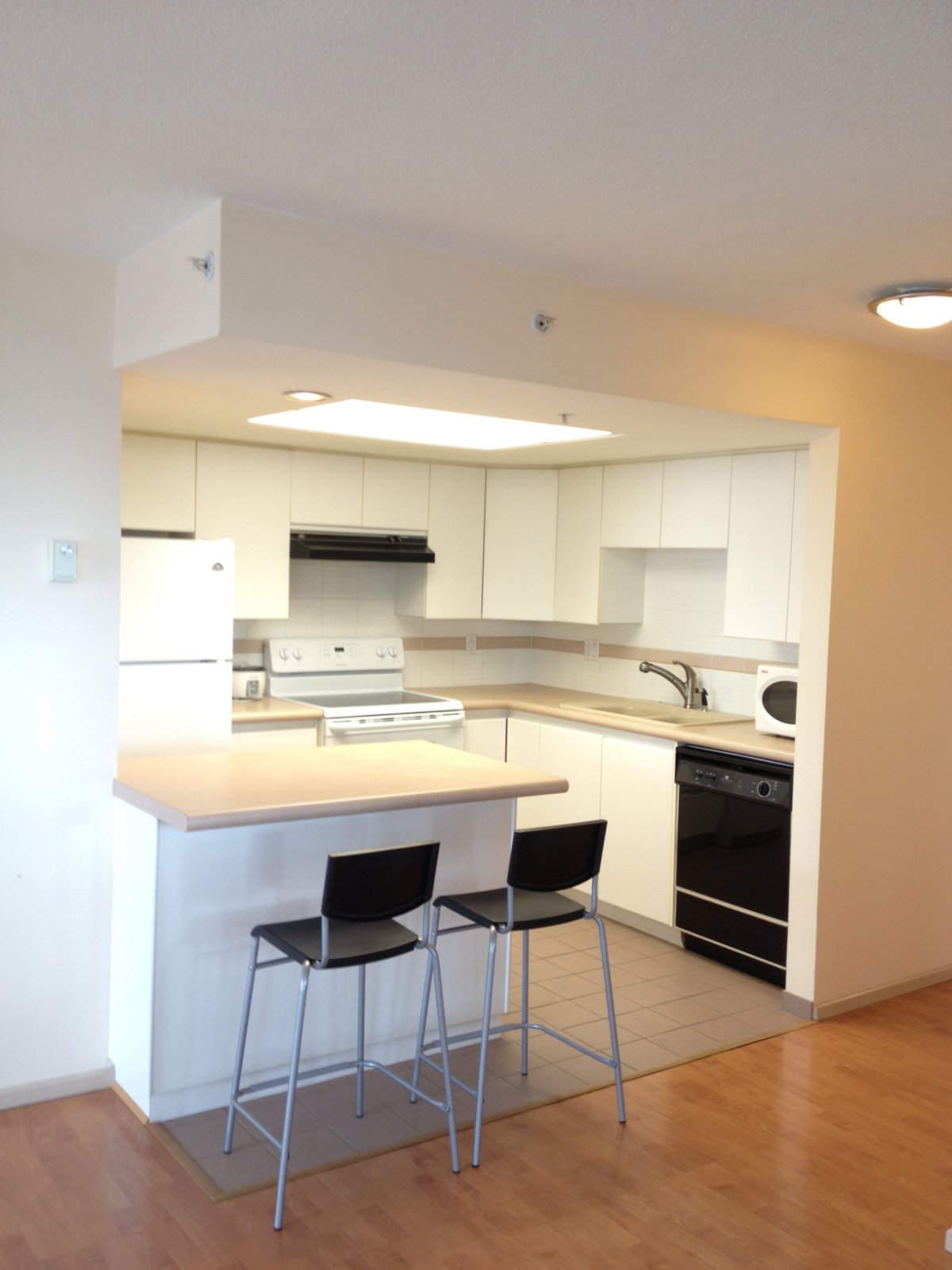Room in Apartment for Rent - 1159 Main St, Vancouver, BC 3