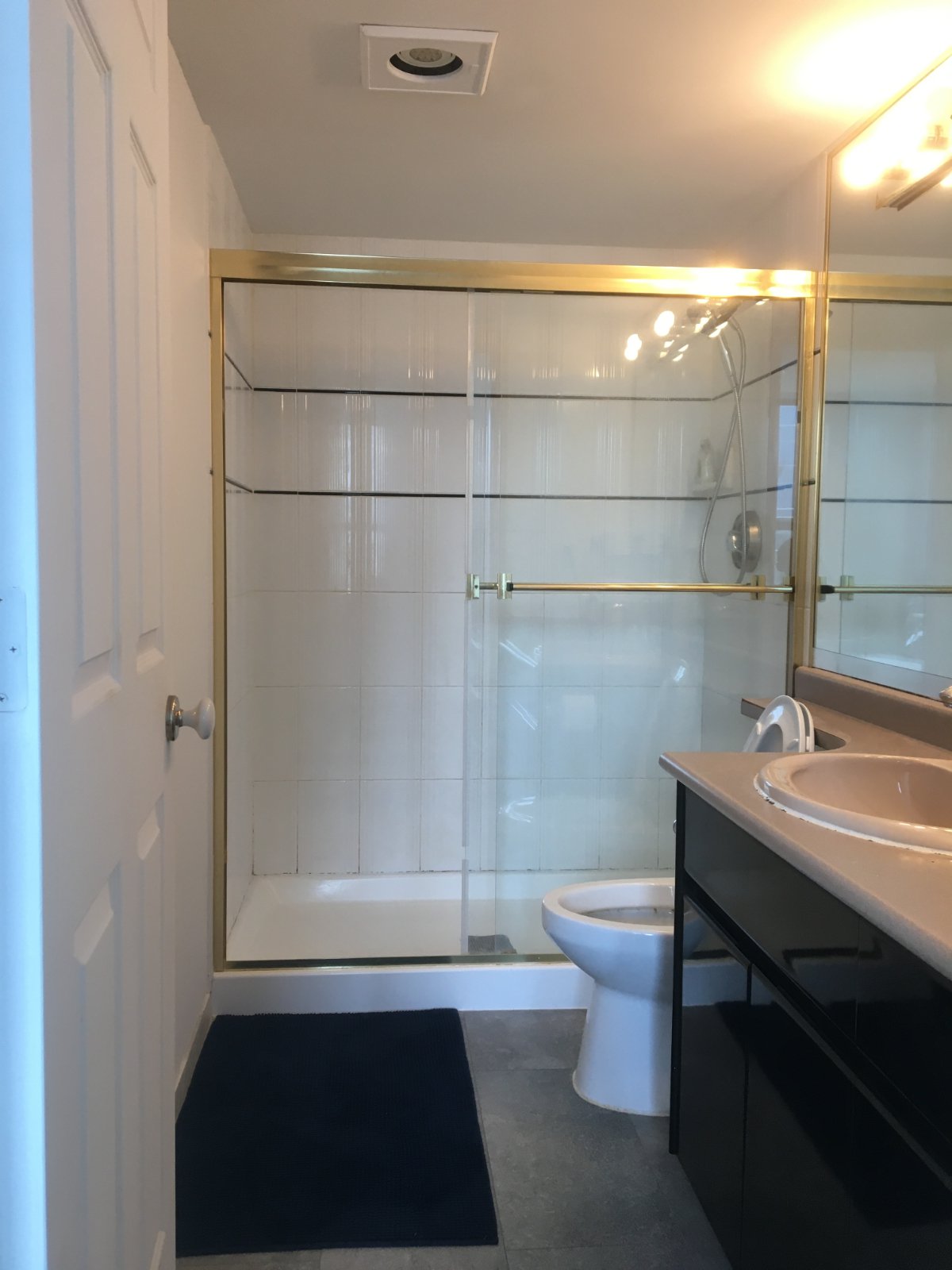 Room in Apartment for Rent - 1159 Main St, Vancouver, BC 4