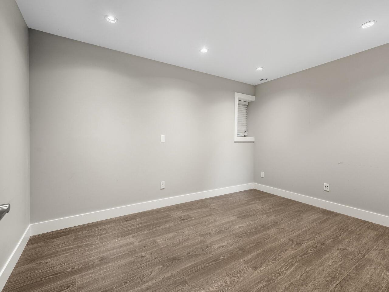 2 Bedroom Basement Suite for Rent - 6739 Humphries Ave, Burnaby, BC 3