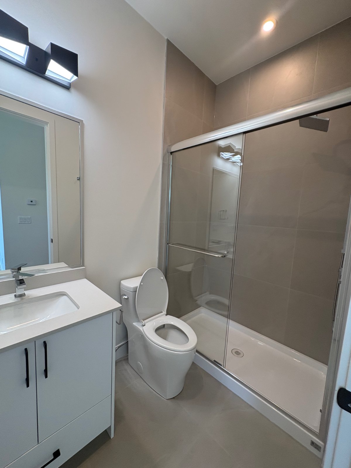2 Bedroom House for Rent - 9851 Seavale Rd, Richmond, BC 4
