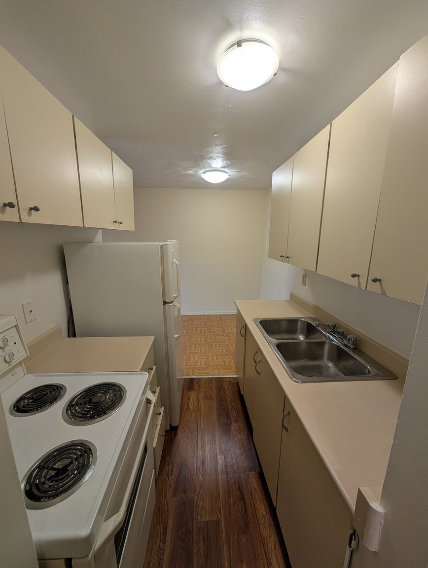 2 Bedroom Apartment for Rent - 10 Veevers Drive, Hamilton, ON 3
