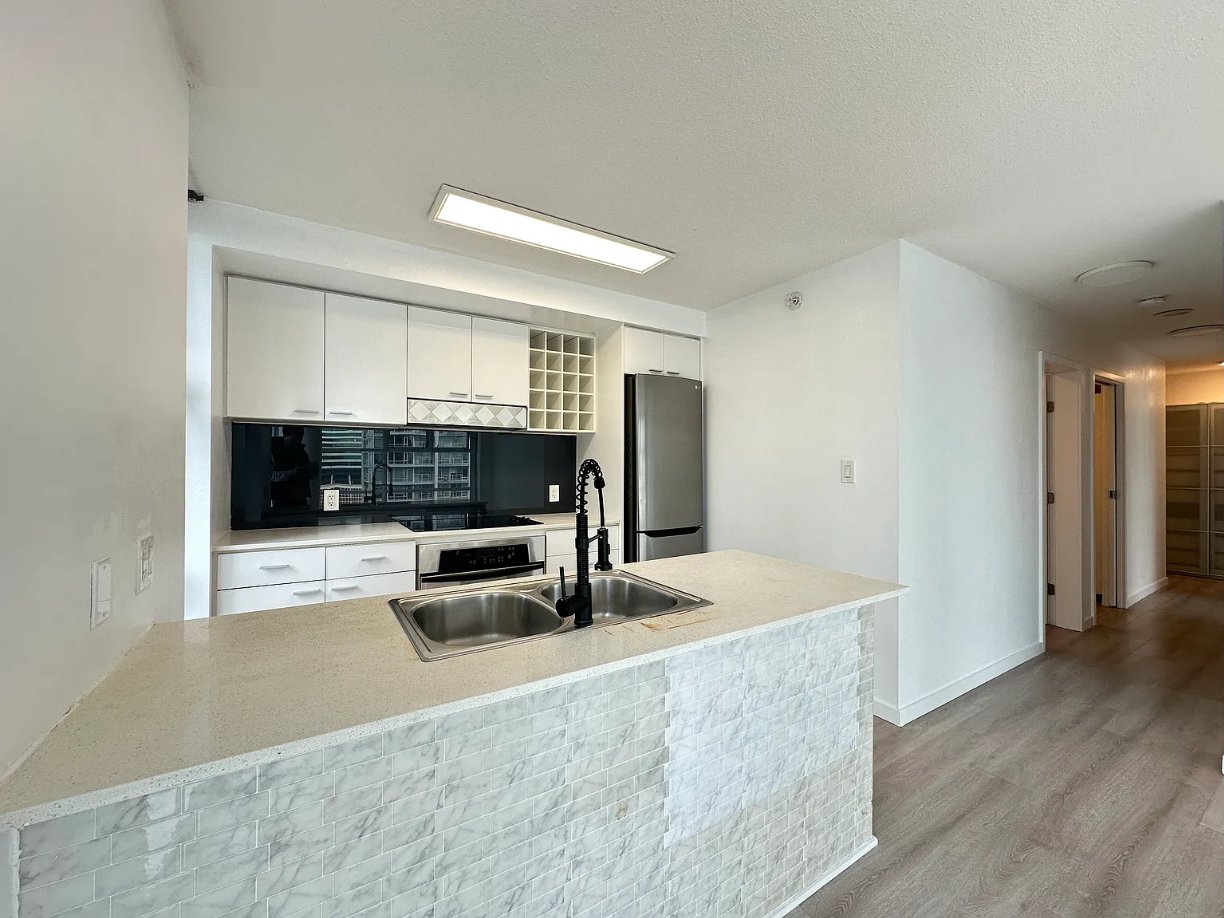 Room in Apartment for Rent - 111 W Georgia St, Vancouver, BC 5
