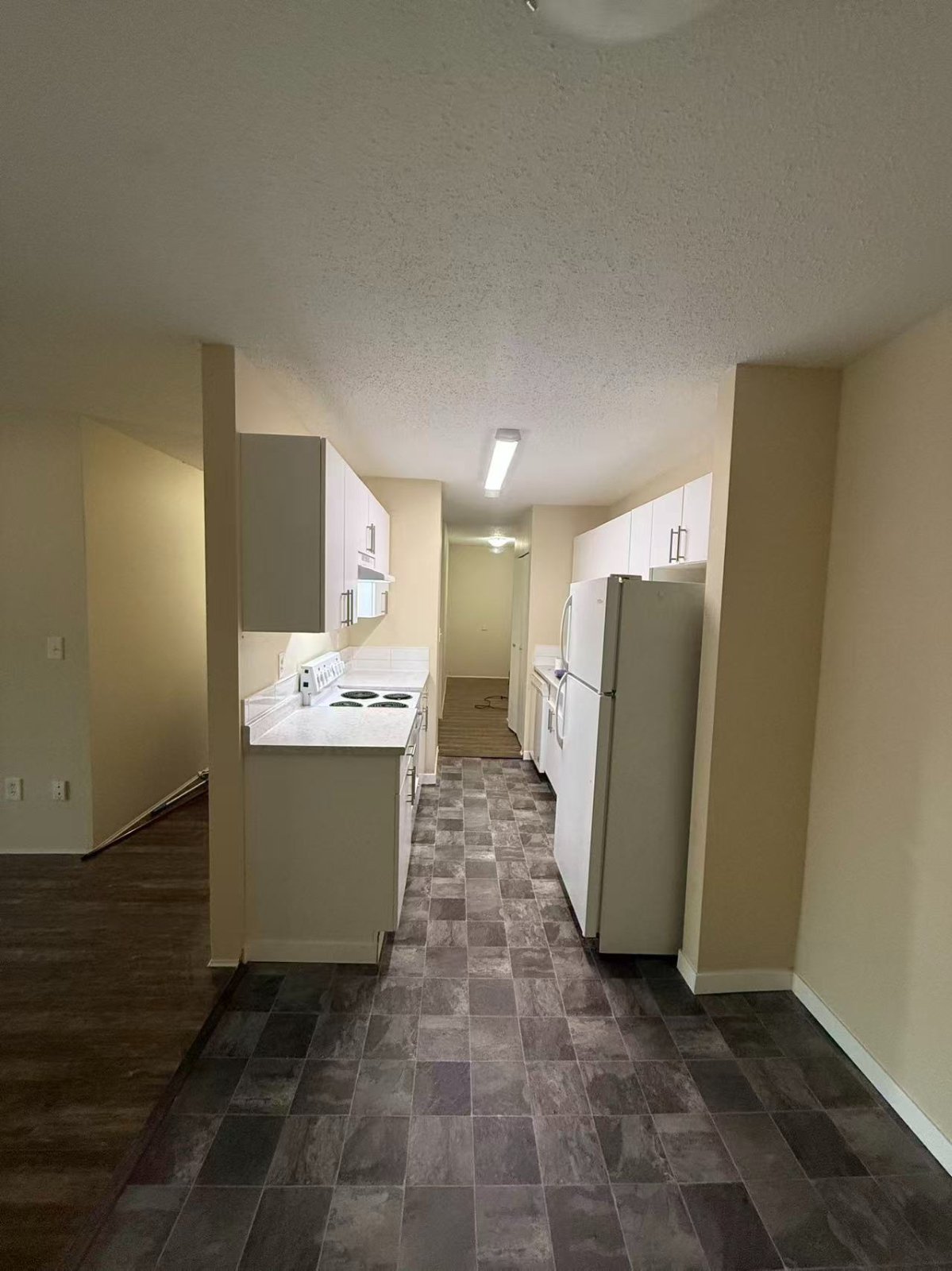 Room in Apartment for Rent - 415 Westview St, Coquitlam, BC 2