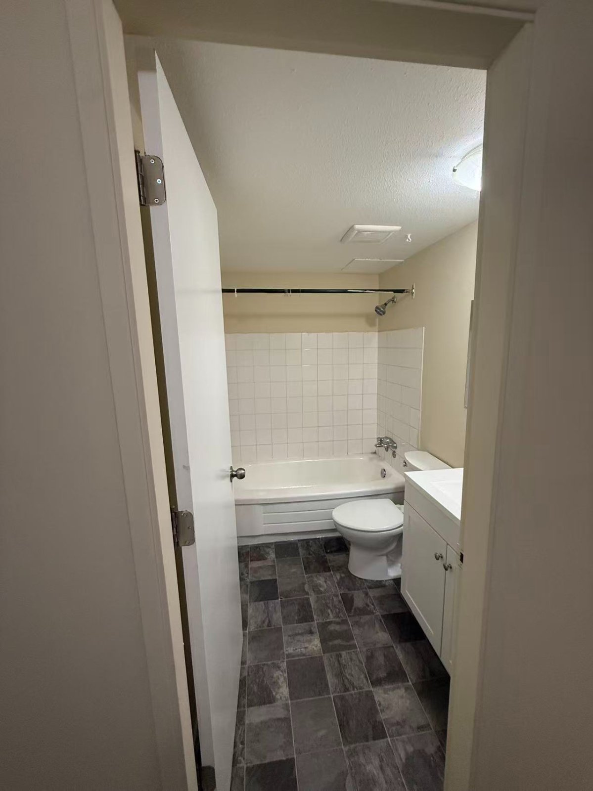 Room in Apartment for Rent - 415 Westview St, Coquitlam, BC 5