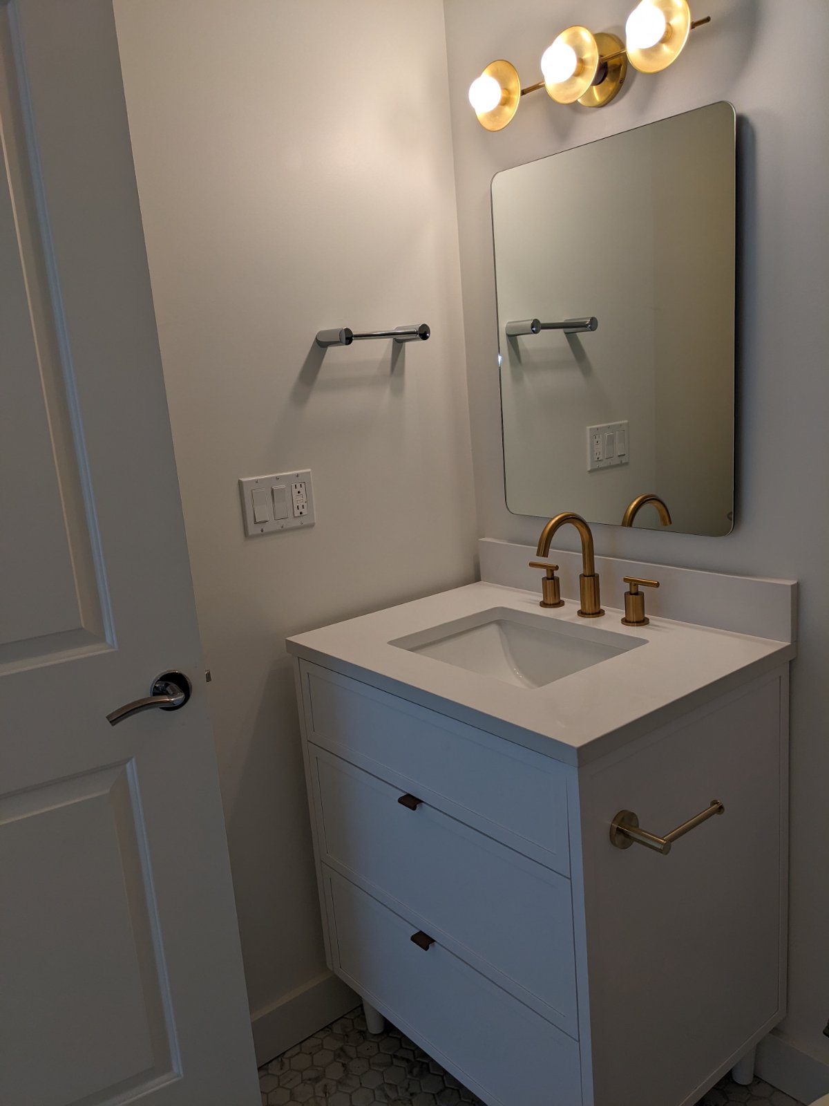 2 Bedroom House for Rent - Quesnel Dr, Vancouver, BC 5