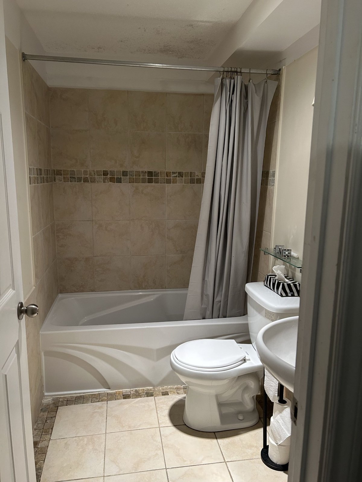 2 Bedroom Basement Suite for Rent - Hidden Ranch Hl NW, Calgary, AB 5