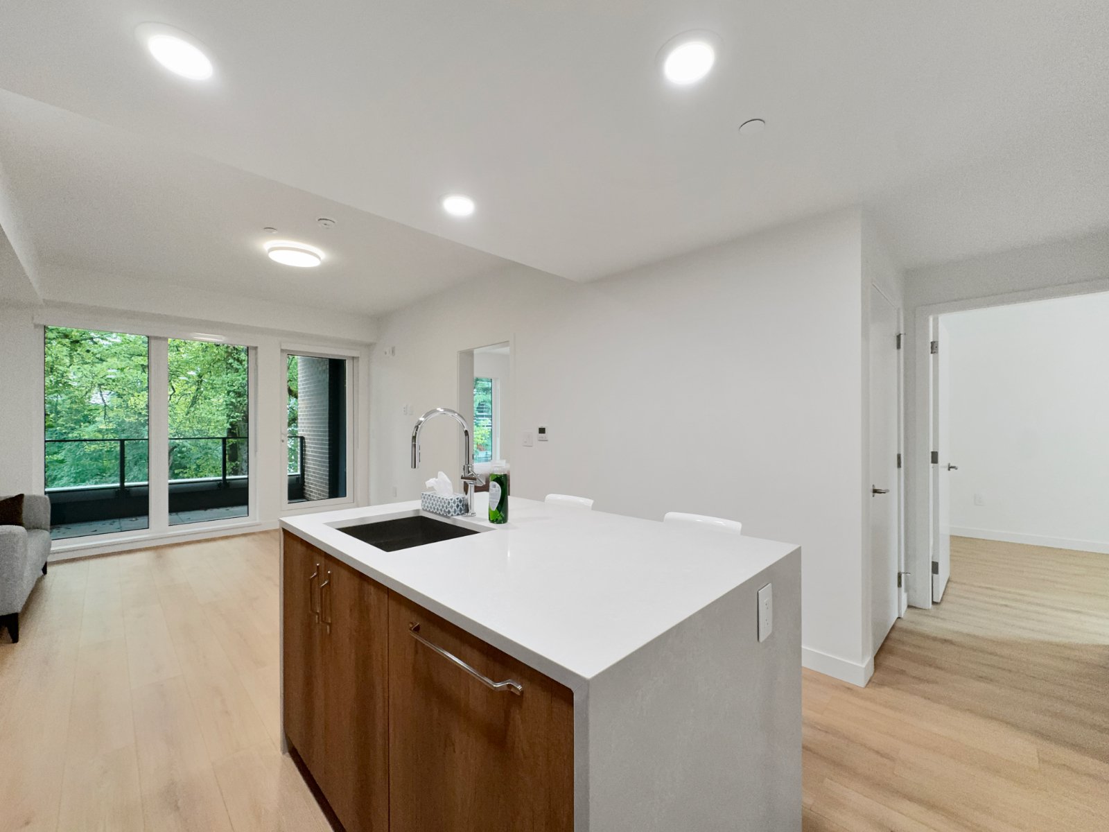 2 Bedroom Apartment for Rent - 133 W 49th Ave, Vancouver, BC 3
