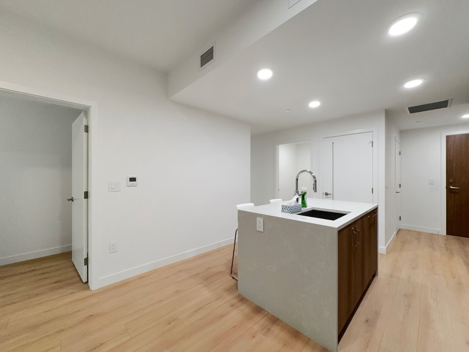2 Bedroom Apartment for Rent - 133 W 49th Ave, Vancouver, BC 4