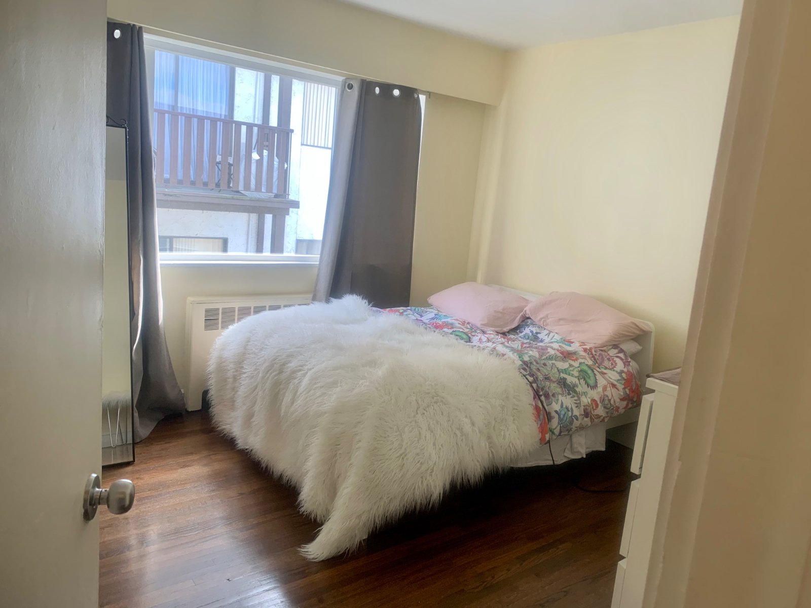 2 Bedroom Apartment for Rent - 4th St E, North Vancouver, BC 2