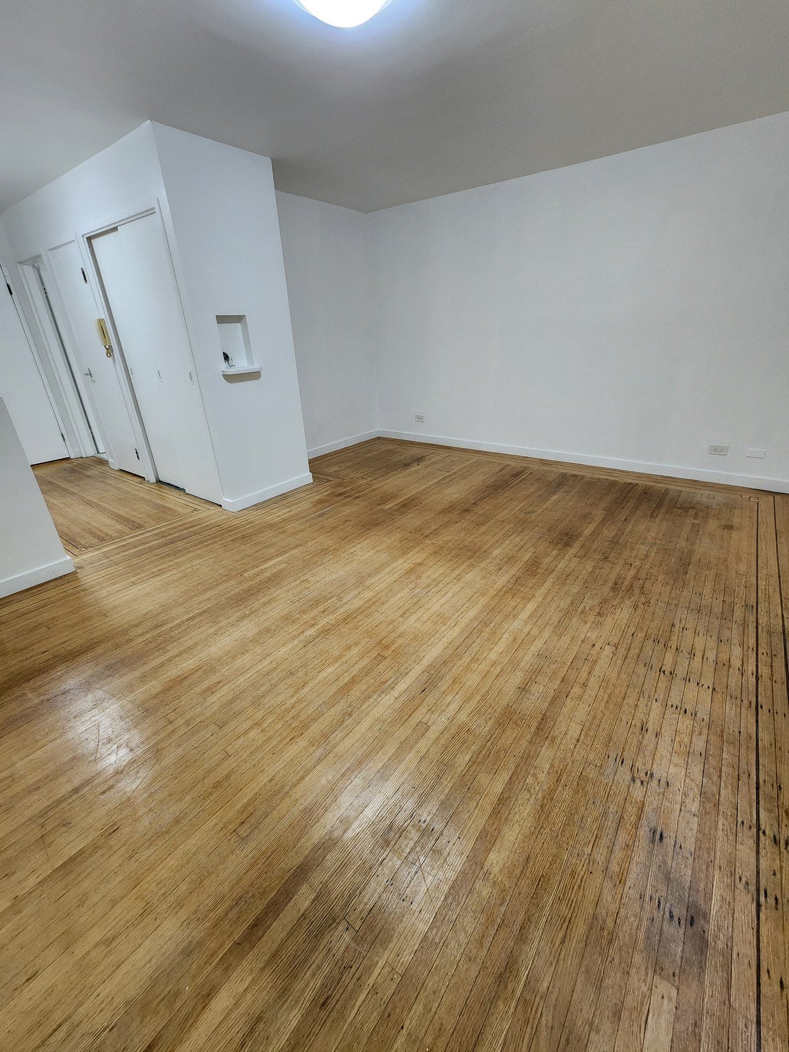 Studio Apartment for Rent - 321 Agnes Street, New Westminster, BC 5
