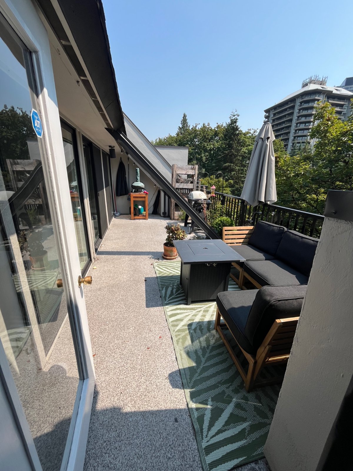 2 Bedroom Apartment for Rent - 1945 Woodway Place, Burnaby, BC 3