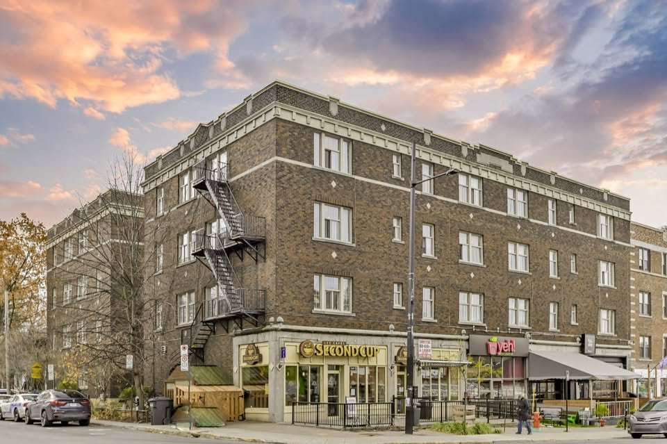 2 Bedroom Apartment for Rent - 4266 Avenue Old Orchard, Montréal, QC 3