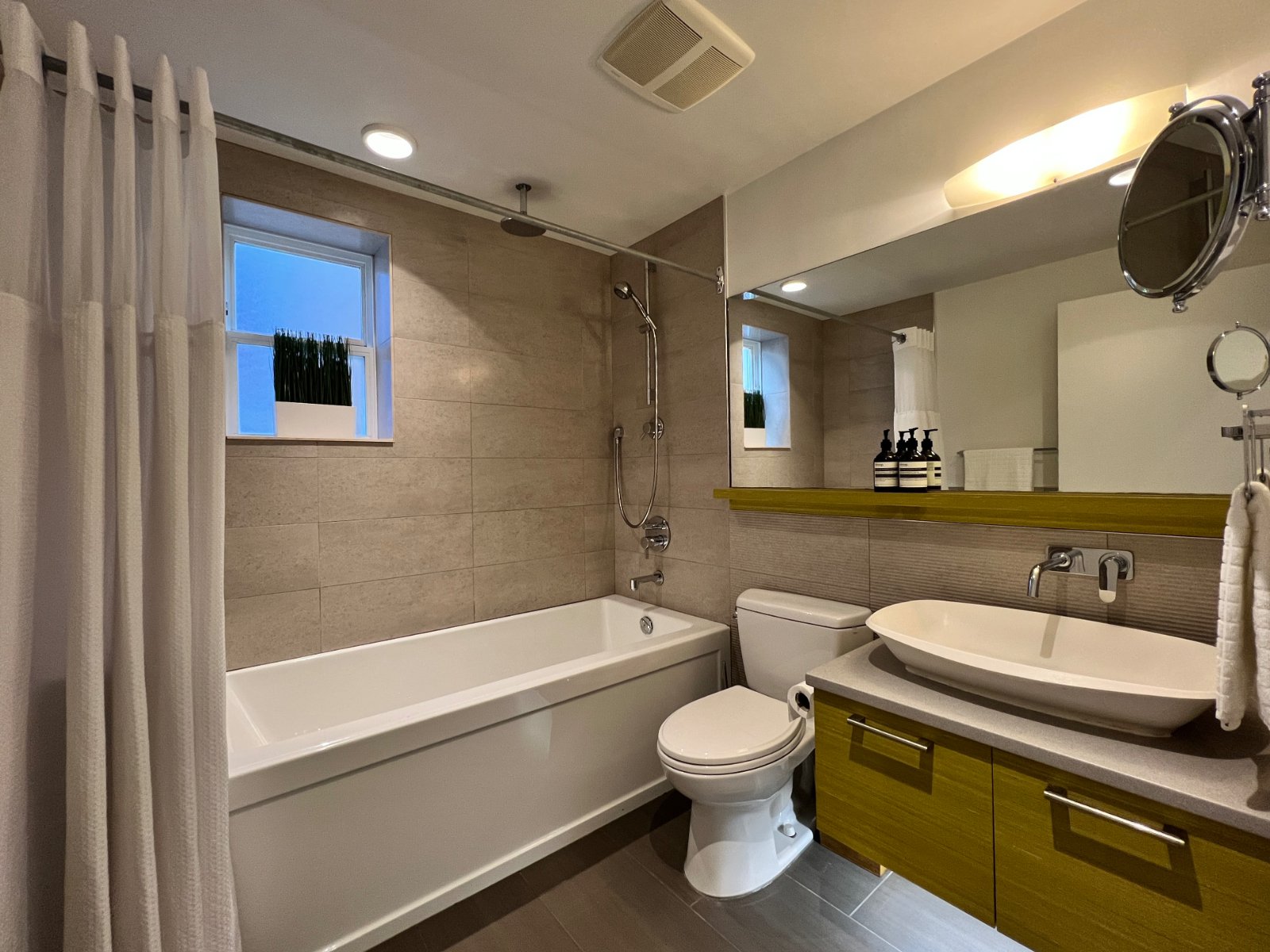 Room in House for Rent - W 10th Ave, Vancouver, BC 5