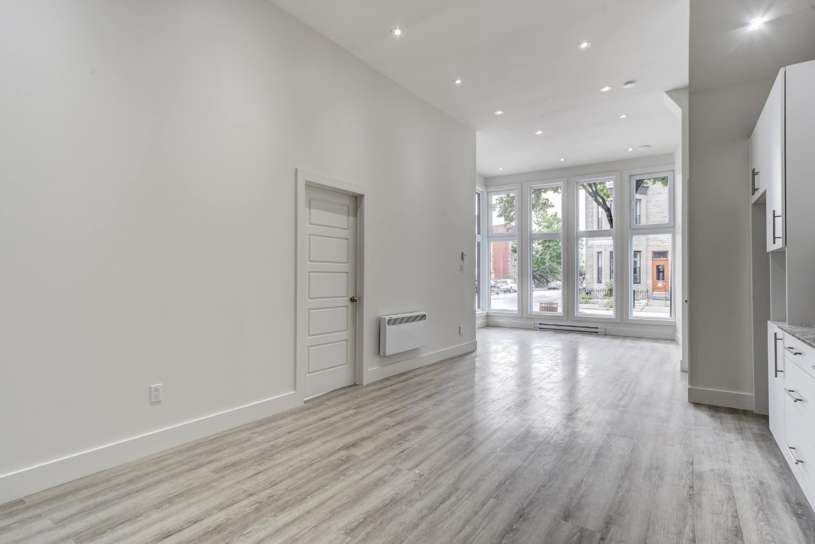 5 Bedroom Apartment for Rent - 3501 Saint Catherine St, Montreal., ON 3