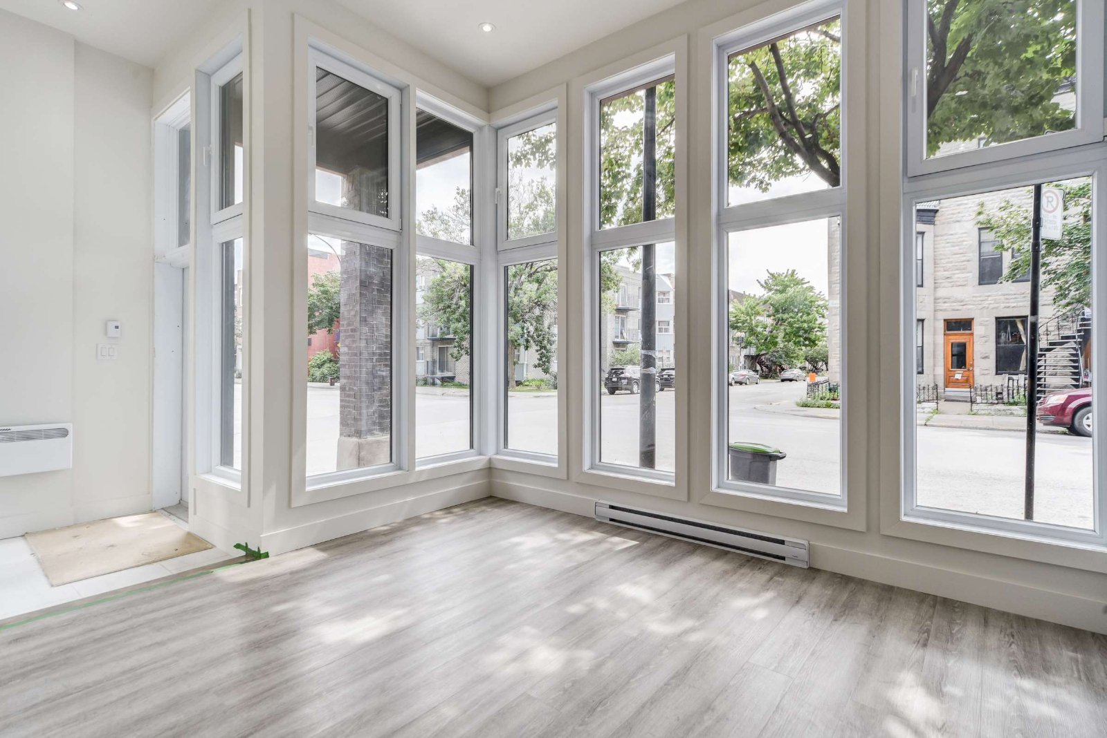 5 Bedroom Apartment for Rent - 3501 Saint Catherine St, Montreal., ON 2