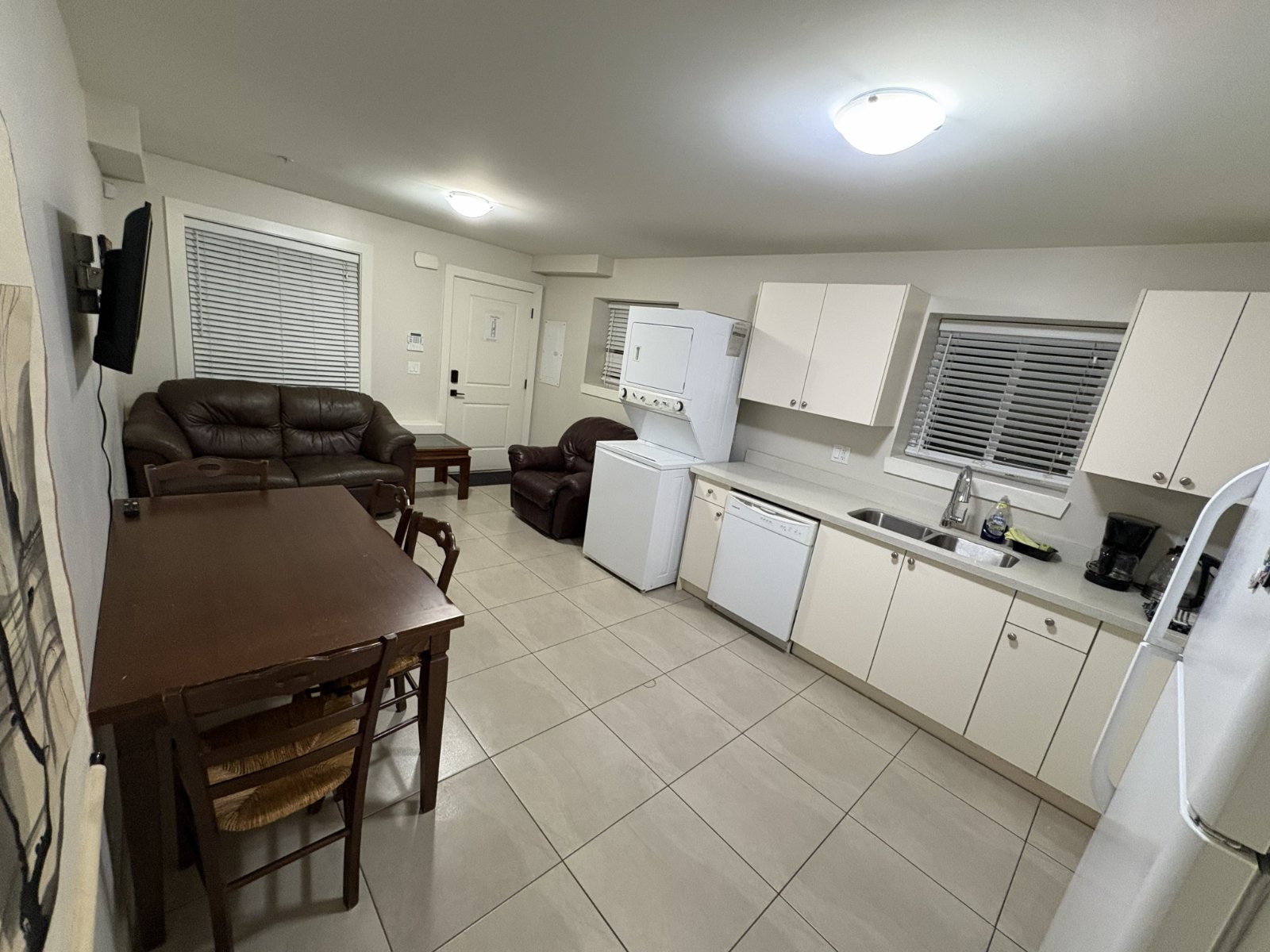 2 Bedroom House for Rent - E Pender St, Vancouver, BC 3